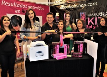 Reinas de Belleza Cortan el Listón Inaugural Con DABAHAIR