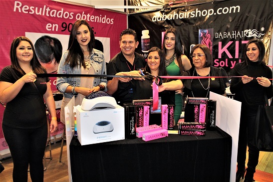 Reinas de Belleza Cortan el Listón Inaugural Con DABAHAIR