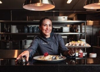 La Chef Claudia de Murga de Atípico nos invita a probar la dieta de la felicidad