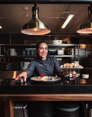 La Chef Claudia de Murga de Atípico nos invita a probar la dieta de la felicidad